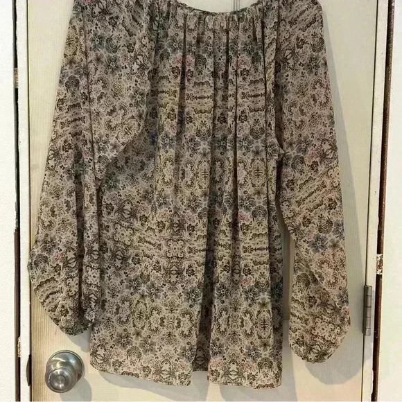 Cabi Floral Sheer Blouse Flowy Puff Sleeves XS BOHO Lightweight Spring Vacation - Picture 3 of 6